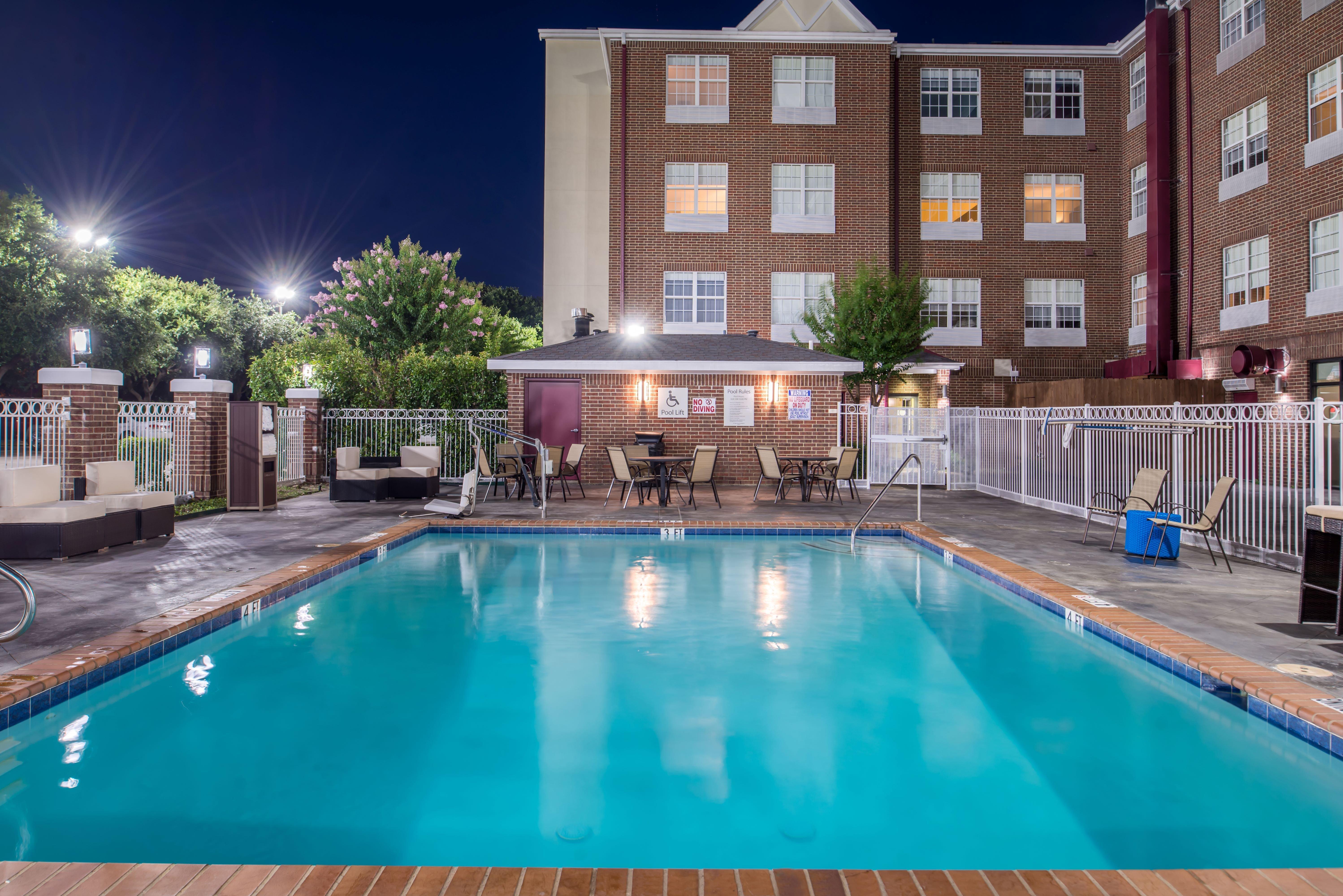 Holiday Inn And Suites Addison By Ihg Exteriér fotografie