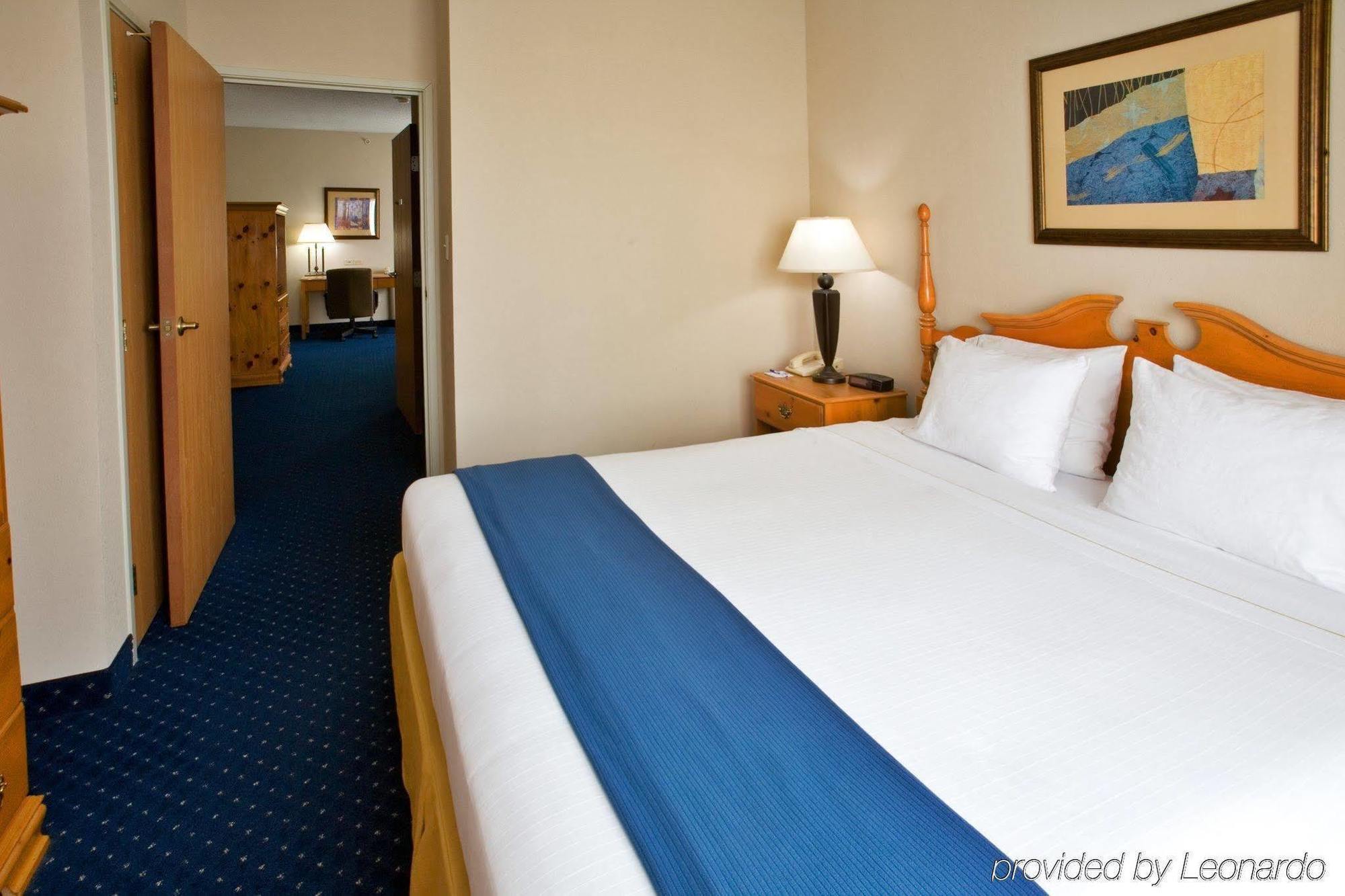 Holiday Inn And Suites Addison By Ihg Pokoj fotografie